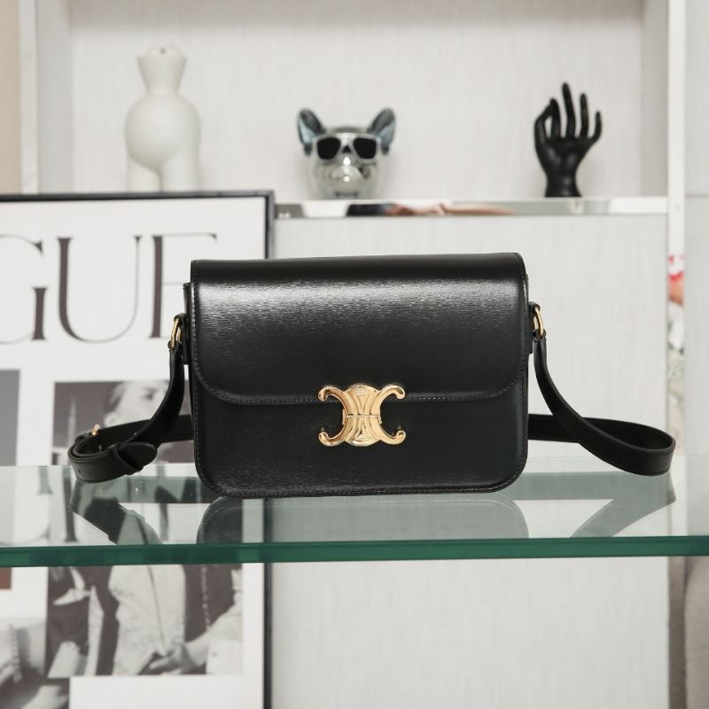 Ce1i*e triomphe bags